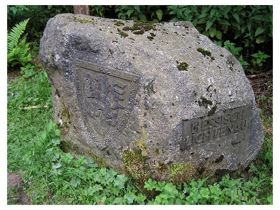 Der Kassler Stein auf der Kassler Kuppe in 748 m Höhe